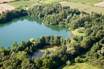 Vue aérienne de Lac de carrière à le quartier Urloffen in Appenweier dans le département Bade-Wurtemberg, Allemagne
