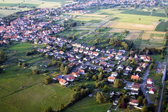 Vue aérienne de Rue de la gare à Kapsweyer dans le département Rhénanie-Palatinat, Allemagne
