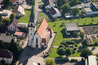 Vue aérienne de Saint-Martin à le quartier Großweier in Achern dans le département Bade-Wurtemberg, Allemagne