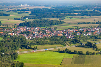 Vue aérienne de Du sud-est à le quartier Unzhurst in Ottersweier dans le département Bade-Wurtemberg, Allemagne