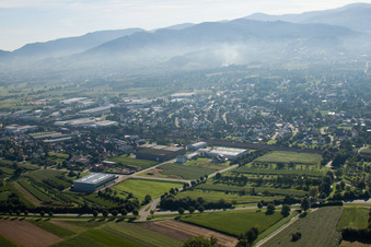 Vue aérienne de Locaux de l'usine Muffenrohr GmbH à le quartier Hatzenweier in Ottersweier dans le département Bade-Wurtemberg, Allemagne