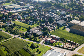 Locaux de l'usine Muffenrohr GmbH à le quartier Hatzenweier in Ottersweier dans le département Bade-Wurtemberg, Allemagne vue d'en haut
