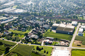 Vue d'oiseau de Locaux de l'usine Muffenrohr GmbH à le quartier Hatzenweier in Ottersweier dans le département Bade-Wurtemberg, Allemagne