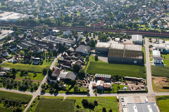 Locaux de l'usine Muffenrohr GmbH à le quartier Hatzenweier in Ottersweier dans le département Bade-Wurtemberg, Allemagne vue du ciel