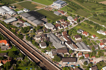 Locaux de l'usine Muffenrohr GmbH à le quartier Hatzenweier in Ottersweier dans le département Bade-Wurtemberg, Allemagne d'en haut