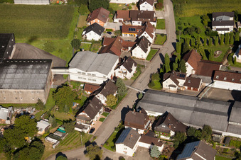 Locaux de l'usine Muffenrohr GmbH à le quartier Hatzenweier in Ottersweier dans le département Bade-Wurtemberg, Allemagne vue du ciel