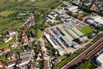 Locaux de l'usine Muffenrohr GmbH à le quartier Hatzenweier in Ottersweier dans le département Bade-Wurtemberg, Allemagne du point de vue du drone
