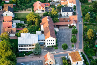 Vue aérienne de École primaire Steinfeld à Steinfeld dans le département Rhénanie-Palatinat, Allemagne