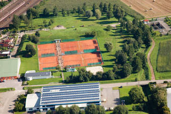 Vue aérienne de Wöku Plastics and Metal Processing GmbH, Club de tennis à le quartier Hatzenweier in Ottersweier dans le département Bade-Wurtemberg, Allemagne