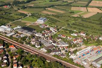 Vue d'oiseau de Locaux de l'usine Muffenrohr GmbH à le quartier Hatzenweier in Ottersweier dans le département Bade-Wurtemberg, Allemagne