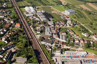 Locaux de l'usine Muffenrohr GmbH à le quartier Hatzenweier in Ottersweier dans le département Bade-Wurtemberg, Allemagne vue du ciel