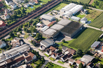 Locaux de l'usine Muffenrohr GmbH à le quartier Hatzenweier in Ottersweier dans le département Bade-Wurtemberg, Allemagne d'un drone