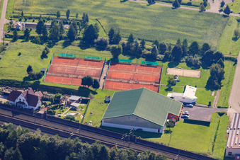 Vue aérienne de Courts de tennis du Tennis Club 1990 eV à le quartier Hatzenweier in Ottersweier dans le département Bade-Wurtemberg, Allemagne
