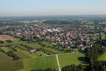Vue aérienne de Du sud à le quartier Vimbuch in Bühl dans le département Bade-Wurtemberg, Allemagne