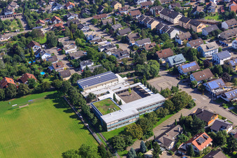 Vue aérienne de École et hall Tulla Vimbuch à le quartier Vimbuch in Bühl dans le département Bade-Wurtemberg, Allemagne