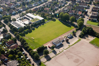 Vue aérienne de Terrain de football à le quartier Vimbuch in Bühl dans le département Bade-Wurtemberg, Allemagne