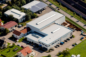 Vue aérienne de Marché spécialisé dans le négoce d'acier Rauch avec succursale Deutsche Post 558 à Sinzheim dans le département Bade-Wurtemberg, Allemagne