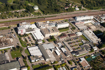 Vue oblique de Locaux de l'usine Biological Remedies Heel GmbH Dr.-Reckeweg-Straße à le quartier Oos in Baden-Baden dans le département Bade-Wurtemberg, Allemagne