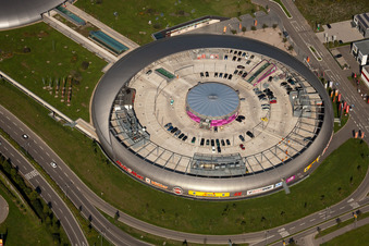 Le centre commercial Shopping Cité, en forme d'OVNI, d'ECE Centermanagement GmbH à le quartier Oos in Baden-Baden dans le département Bade-Wurtemberg, Allemagne vue du ciel