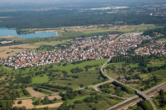 Vue aérienne de Du sud-est à le quartier Sandweier in Baden-Baden dans le département Bade-Wurtemberg, Allemagne