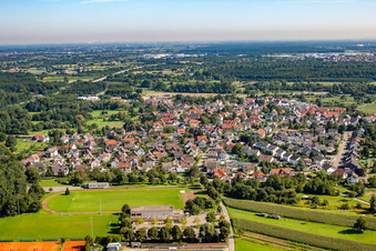 Vue aérienne de Du sud à le quartier Rauental in Rastatt dans le département Bade-Wurtemberg, Allemagne