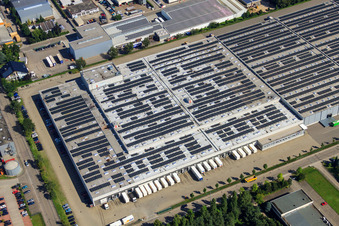 Vue aérienne de Zone industrielle Heinkelstraße avec Tirecorp et IHLE Tires GmbH à Muggensturm dans le département Bade-Wurtemberg, Allemagne