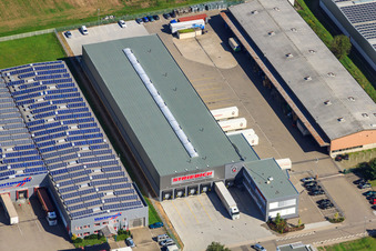 Vue aérienne de Zone industrielle Draisstraße Striebich-Logisitik à Muggensturm dans le département Bade-Wurtemberg, Allemagne