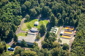 Vue aérienne de Usine de distribution d'eau de Mörscher Wald à le quartier Silberstreifen in Rheinstetten dans le département Bade-Wurtemberg, Allemagne