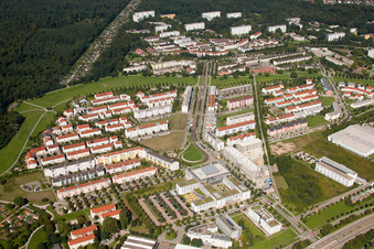 Vue aérienne de De l'est à le quartier Oberreut in Karlsruhe dans le département Bade-Wurtemberg, Allemagne