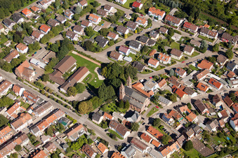 Vue aérienne de Saint Cyriaque à le quartier Beiertheim-Bulach in Karlsruhe dans le département Bade-Wurtemberg, Allemagne