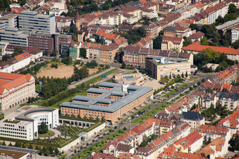 Vue aérienne de Centre d'emploi, Université d'État d'art et de design à le quartier Südweststadt in Karlsruhe dans le département Bade-Wurtemberg, Allemagne
