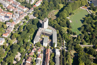 Vue aérienne de Jardin de la ville à le quartier Südweststadt in Karlsruhe dans le département Bade-Wurtemberg, Allemagne