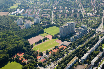 Vue aérienne de Terrains de sport PSK à Oberwald à le quartier Weiherfeld-Dammerstock in Karlsruhe dans le département Bade-Wurtemberg, Allemagne