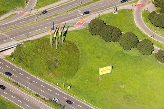 Vue aérienne de Intersection de la B10 avec Ettlinger Allee à le quartier Weiherfeld-Dammerstock in Karlsruhe dans le département Bade-Wurtemberg, Allemagne