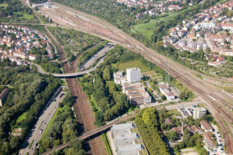 Vue aérienne de Entrée et sortie du tunnel Edeltrud de la tangente sud la route B10 traverse le tunnel dans le quartier Beiertheim - Bulach à le quartier Beiertheim-Bulach in Karlsruhe dans le département Bade-Wurtemberg, Allemagne
