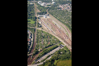 Photographie aérienne de Parcours des voies ferrées sur le tunnel Edeltrud de la Südtangente la route B10 traverse le tunnel dans le quartier Beiertheim - Bulach à le quartier Beiertheim-Bulach in Karlsruhe dans le département Bade-Wurtemberg, Allemagne