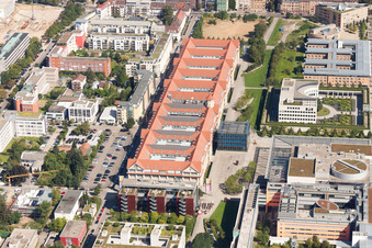 Vue aérienne de Ensemble du musée ZKM | Centre d'art et des médias à le quartier Südweststadt in Karlsruhe dans le département Bade-Wurtemberg, Allemagne