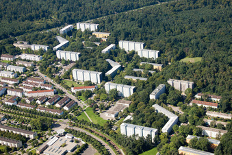 Vue aérienne de Complexes résidentiels sur Eugen-Geck-Straße à le quartier Oberreut in Karlsruhe dans le département Bade-Wurtemberg, Allemagne