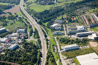 Vue aérienne de Tracé de la route L605 dans le district de Beiertheim - Bulach à le quartier Beiertheim-Bulach in Karlsruhe dans le département Bade-Wurtemberg, Allemagne