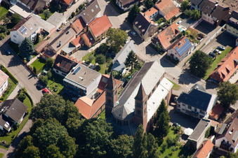 Photographie aérienne de Saint Cyriaque à le quartier Beiertheim-Bulach in Karlsruhe dans le département Bade-Wurtemberg, Allemagne
