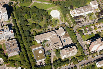 Vue aérienne de Steinhäuserstraße Saint Vincentius - Clinique et Saint Marien - Clinique à le quartier Südweststadt in Karlsruhe dans le département Bade-Wurtemberg, Allemagne