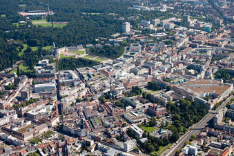 Vue aérienne de Cour fédérale de justice de Herrenstraße à le quartier Innenstadt-West in Karlsruhe dans le département Bade-Wurtemberg, Allemagne