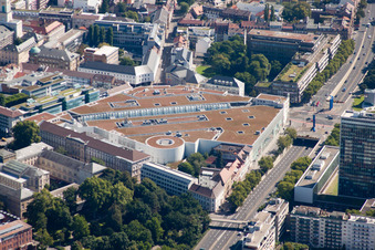 Vue aérienne de Centre Ettlingertor à le quartier Innenstadt-West in Karlsruhe dans le département Bade-Wurtemberg, Allemagne