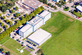 Vue aérienne de Locaux de l'usine nt-trading à le quartier Knielingen in Karlsruhe dans le département Bade-Wurtemberg, Allemagne