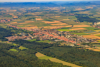 Vue aérienne de Vue de la ville depuis le sud-est à Kandel dans le département Rhénanie-Palatinat, Allemagne