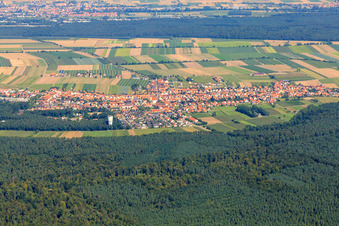 Vue aérienne de Vue de la ville depuis le sud à Hatzenbühl dans le département Rhénanie-Palatinat, Allemagne