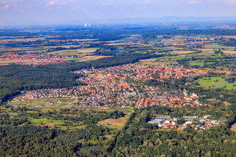 Vue aérienne de Vue de la ville depuis l'ouest à Jockgrim dans le département Rhénanie-Palatinat, Allemagne