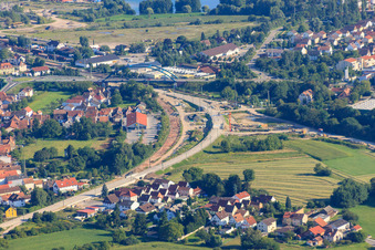 Nouveau passage souterrain ferroviaire Ottstr à Wörth am Rhein dans le département Rhénanie-Palatinat, Allemagne d'en haut