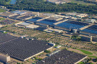 Vue aérienne de Usine de camions Daimler du nord-ouest à Wörth am Rhein dans le département Rhénanie-Palatinat, Allemagne