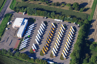 Vue aérienne de Essostraße, Robert Bayer GmbH à le quartier Knielingen in Karlsruhe dans le département Bade-Wurtemberg, Allemagne